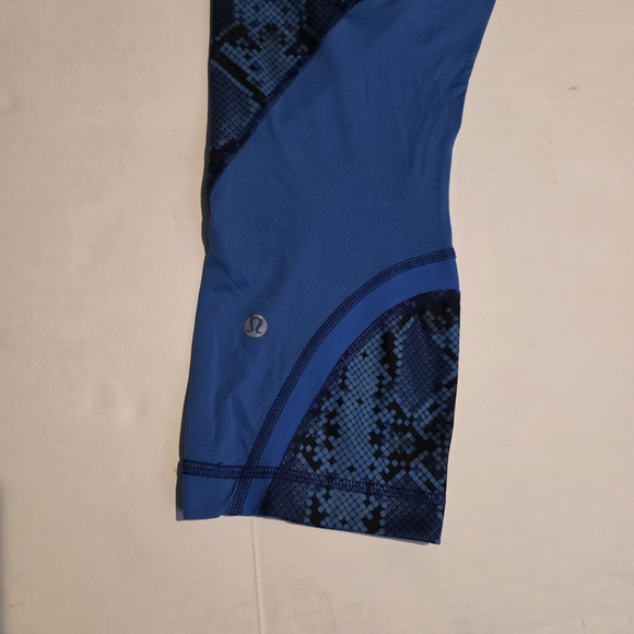 Lululemon Blue Snake Print Leggings Size 8, Gread Condition, Used. - Picture 5 of 8
